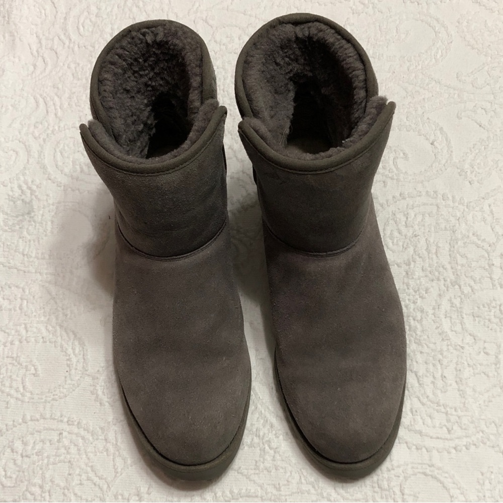 UGG Size 9 Women's Gray Suede Winter Boots with Shearling Lining